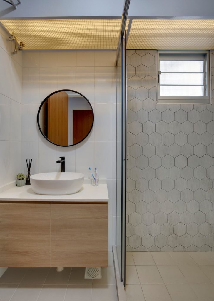 Elegant kitchen with hexagon tiles in the shower area