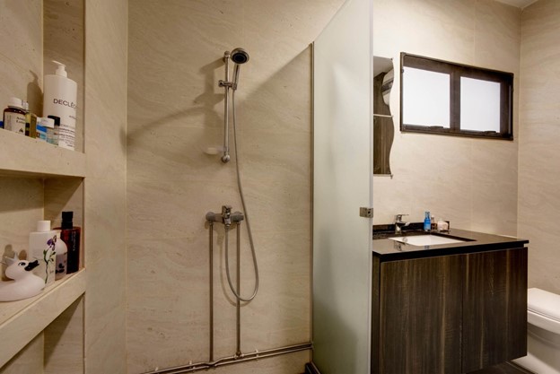 Clean, Spacious Bathroom