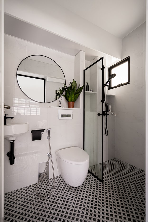 Black And White Bathroom @ Tanglin Halt