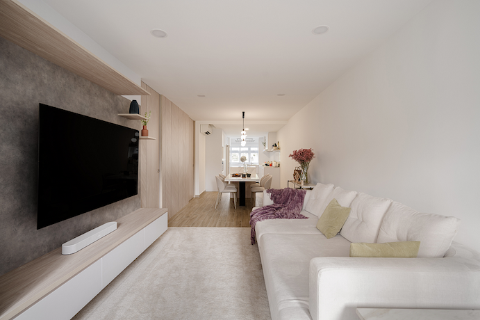 BRIGHT AND AIRY @ CLEMENTI - 5-room HDB living room design white living room