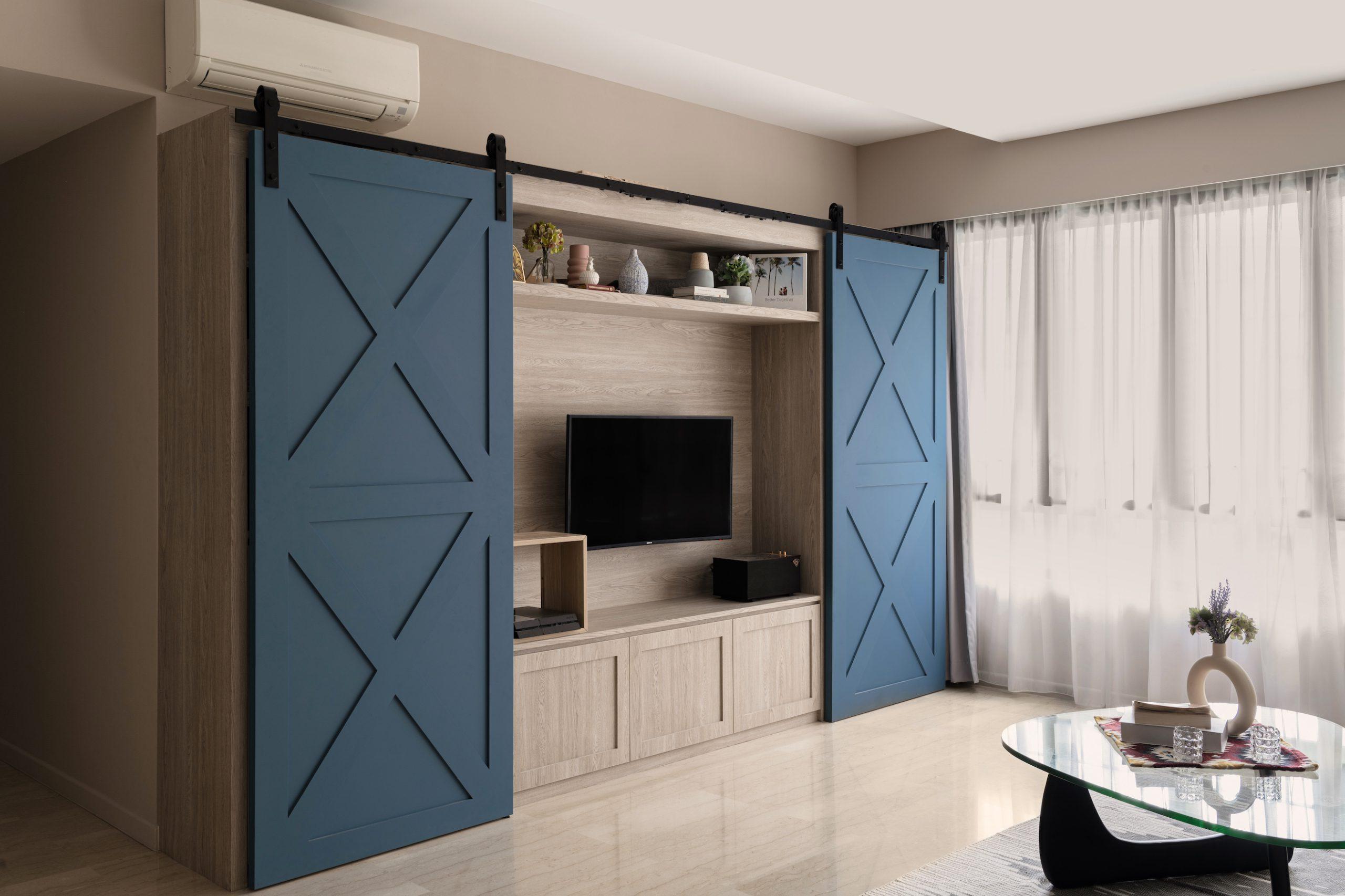 Country-house design with barn sliding doors in the living room